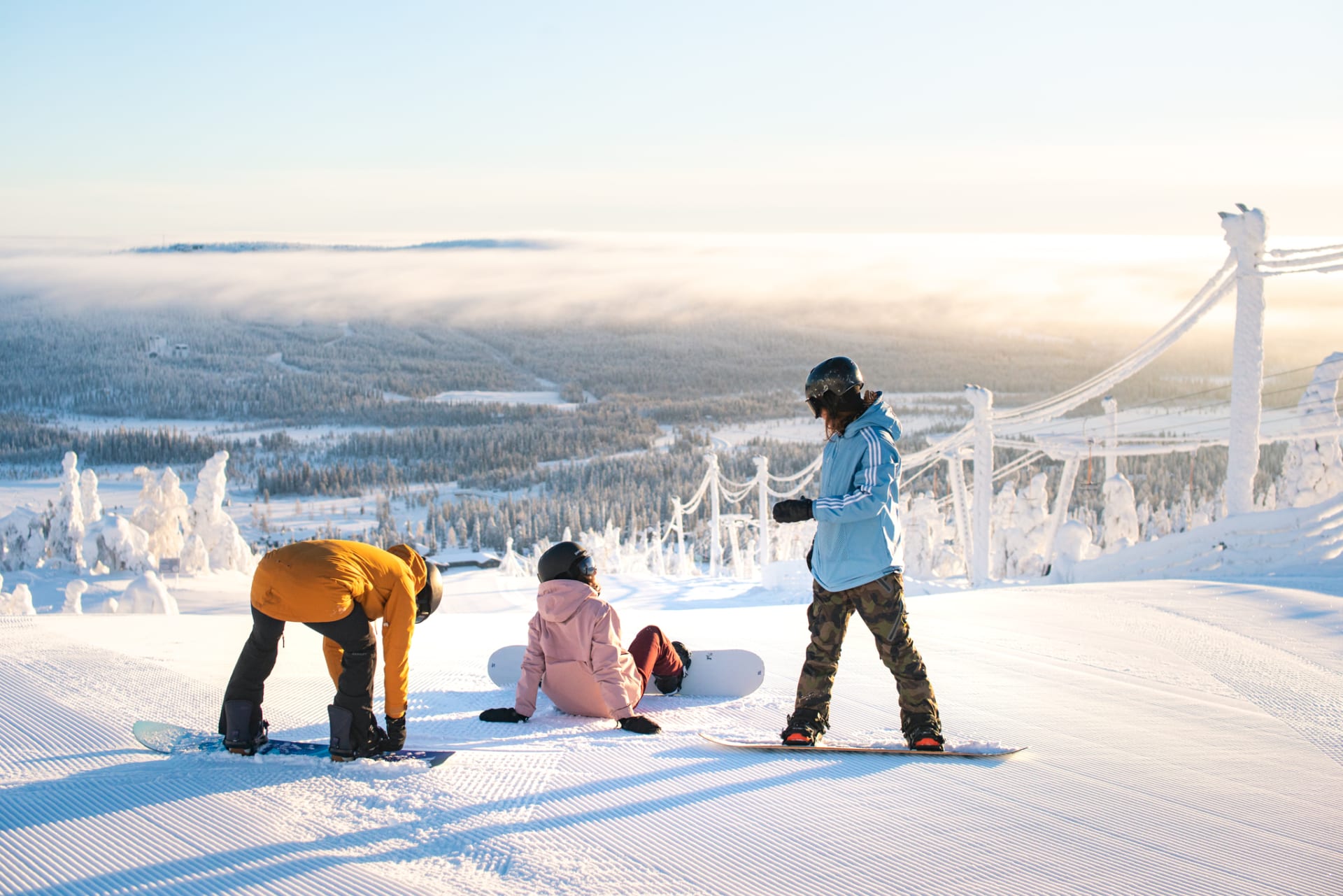 Snowboarding and skiing at Iso-Syöte