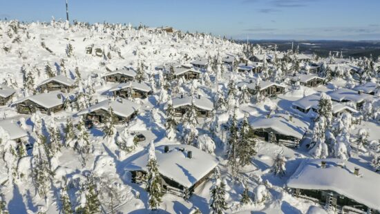 Syöte keskusvaraamo kelomökit tykkypuut