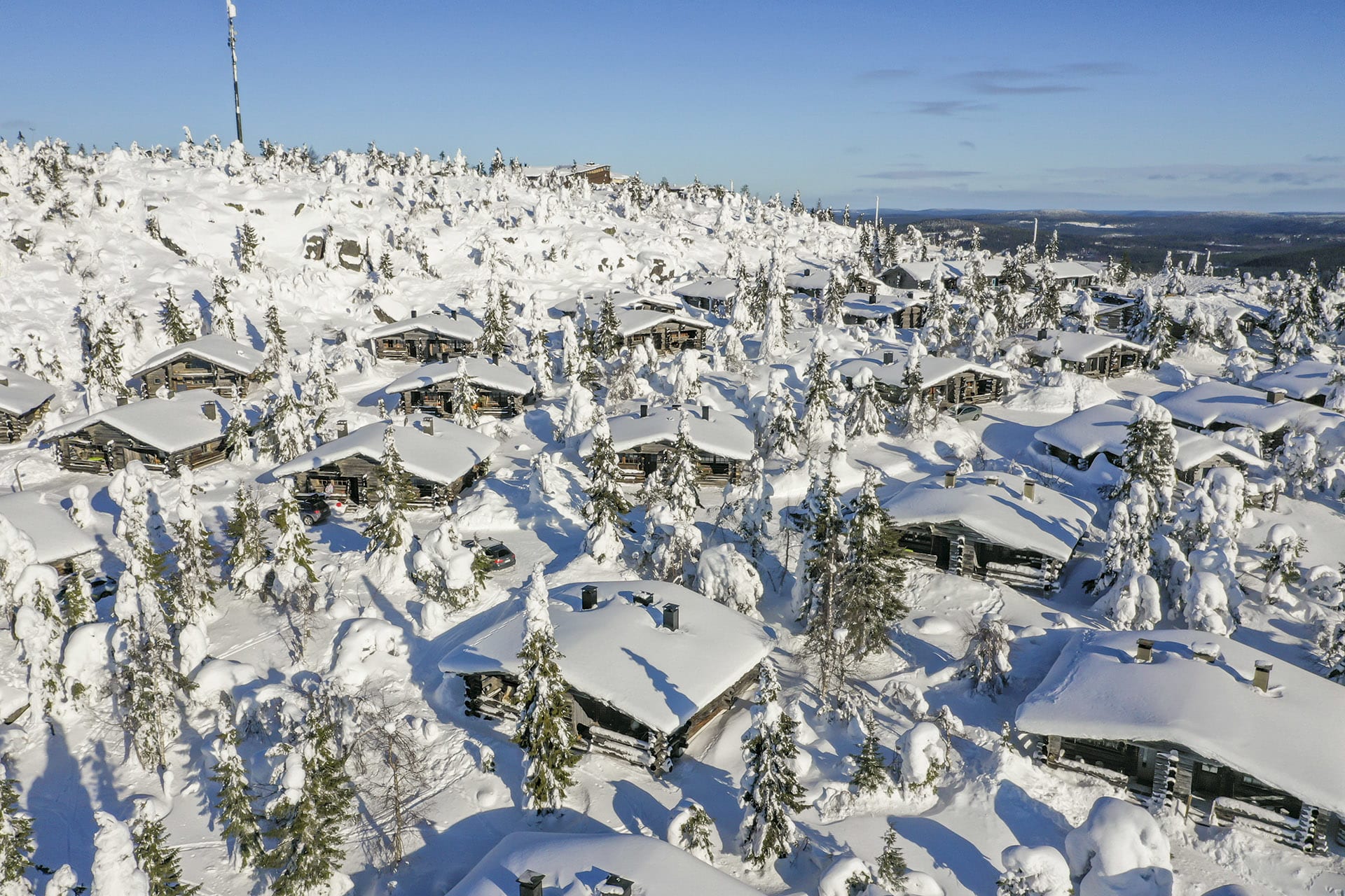 Syöte keskusvaraamo kelomökit tykkypuut