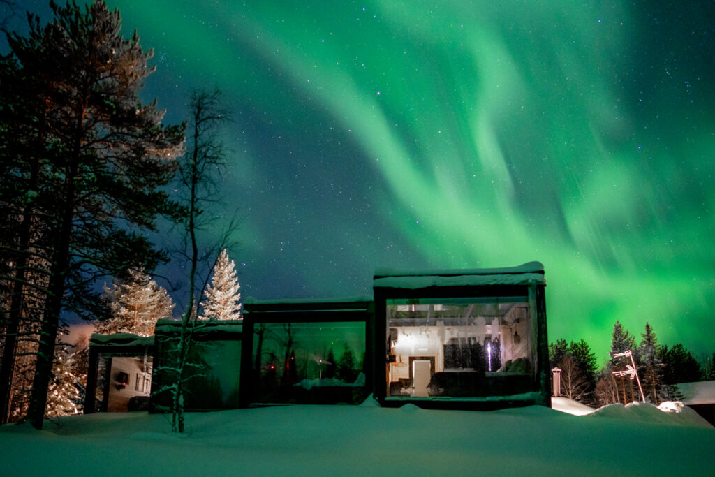 Kuuru Tunturilaakso sviitti revontulien alla